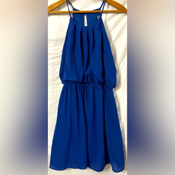 Halter open back knee high Flowy dress - Picture 2 of 4